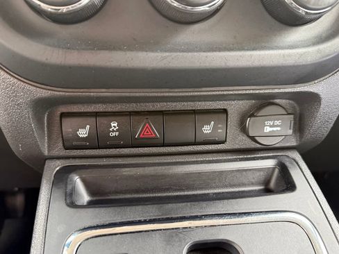 Used 2016 Jeep Patriot Latitude AWD/4WD image 24