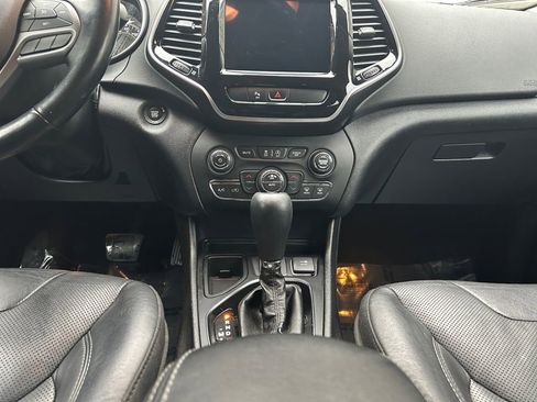 Used 2020 Jeep Cherokee Limited image 12