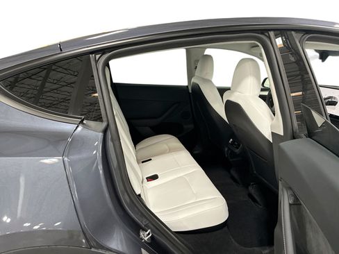 Certified 2023 Tesla Model Y Long Range AWD/4WD image 11