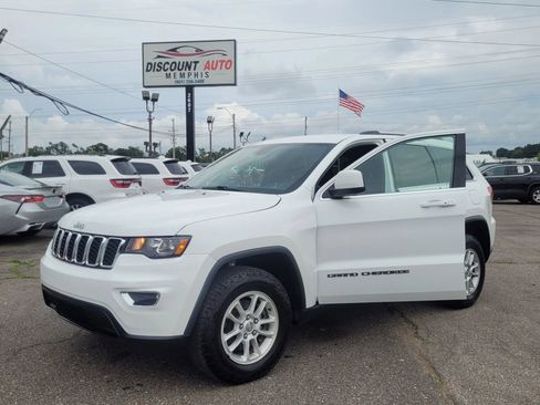 Used 2018 Jeep Grand Cherokee Laredo AWD/4WD image 8