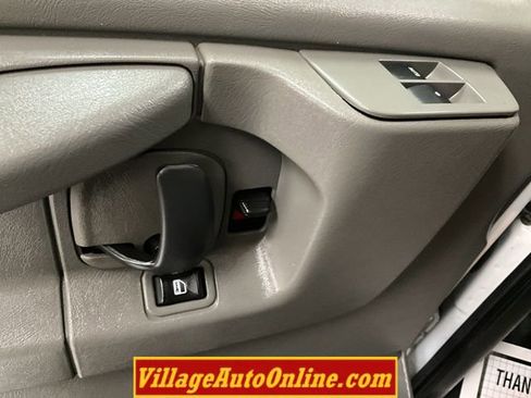 Used 2014 Chevrolet Express 2500 image 12