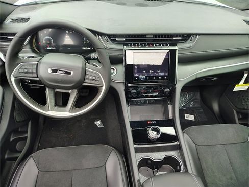 New 2025 Jeep Grand Cherokee Altitude w/ Trailer Tow Package image 15