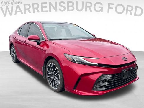 Used 2025 Toyota Camry XLE FWD image 1