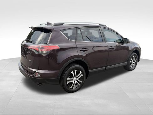 Used 2018 Toyota RAV4 LE FWD image 6
