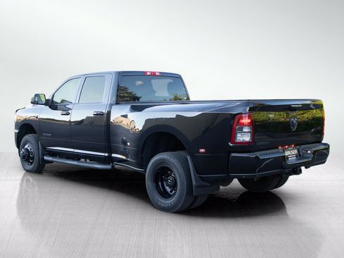 Used 2022 RAM 3500 Big Horn w/ Night Edition AWD/4WD image 3