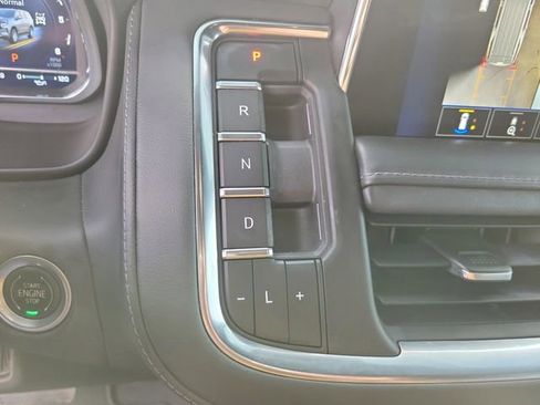 Used 2022 Chevrolet Tahoe Z71 w/ Luxury Package AWD/4WD image 26