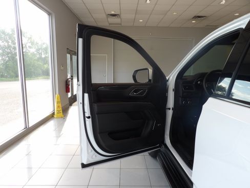 Used 2023 Chevrolet Tahoe RST w/ RST Performance Edition AWD/4WD image 9