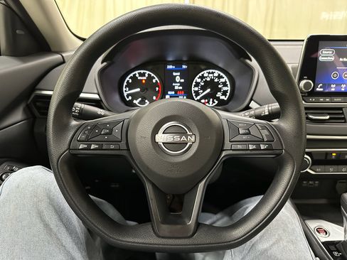 Used 2025 Nissan Altima 2.5 S FWD image 25