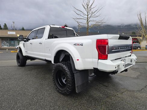 Used 2020 Ford F450 Platinum w/ Camper Package image 7