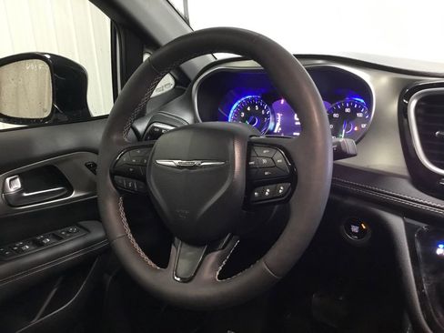 Used 2024 Chrysler Pacifica Limited w/ S Appearance Package image 37