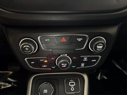 Used 2019 Jeep Compass Latitude AWD/4WD image 26
