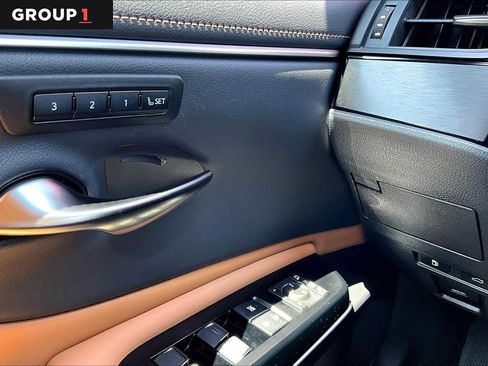 Used 2025 Lexus ES 300h w/ Premium Package FWD image 36