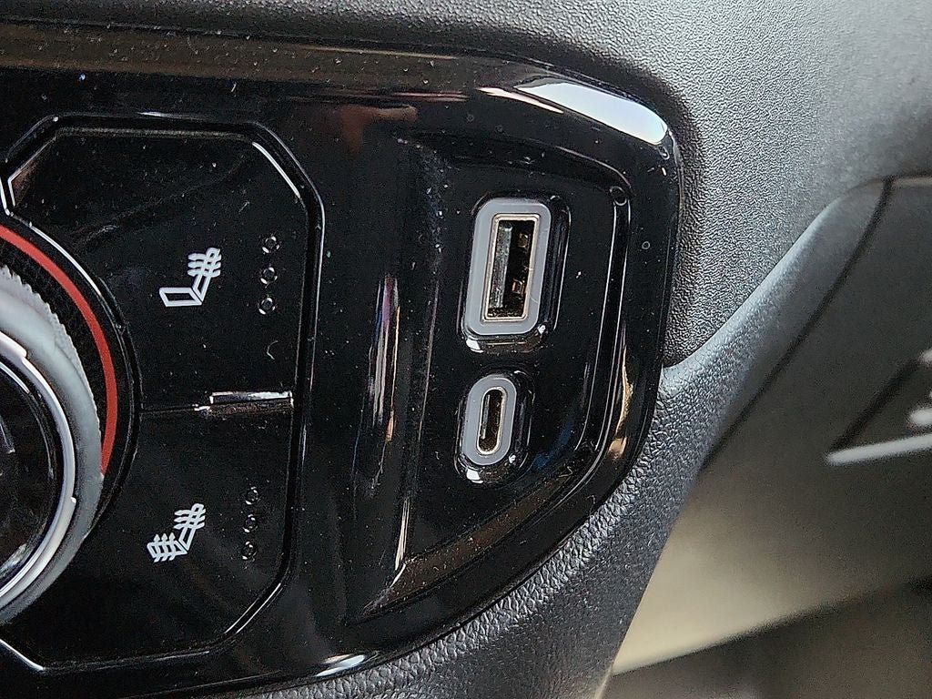 Used 2022 Chevrolet Silverado 1500 LT AWD/4WD image 22