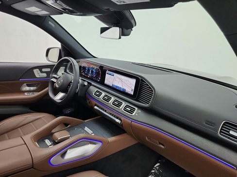 Used 2025 Mercedes-Benz GLS 450 4MATIC image 19