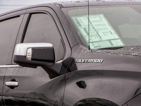 Used 2025 Chevrolet Silverado 1500 LTZ AWD/4WD image 3