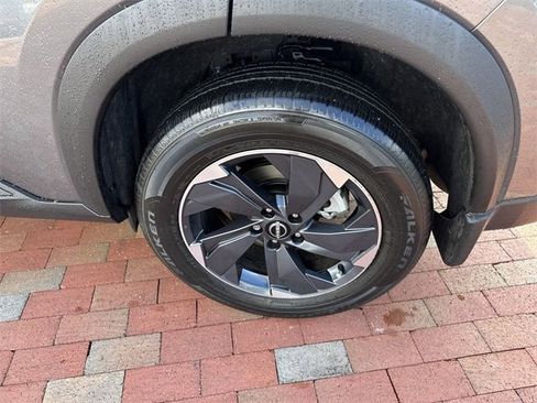 Used 2024 Nissan Rogue SV w/ SV Premium Package image 6