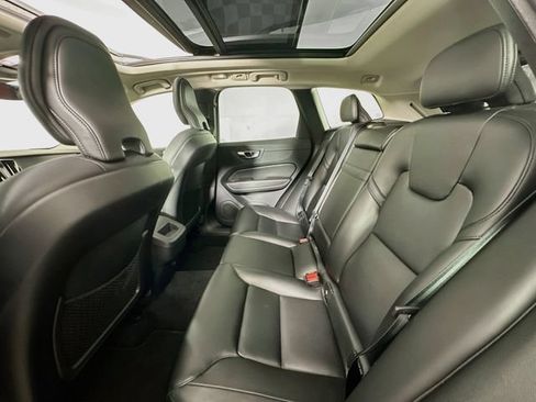 Used 2023 Volvo XC60 B5 Core AWD/4WD image 25