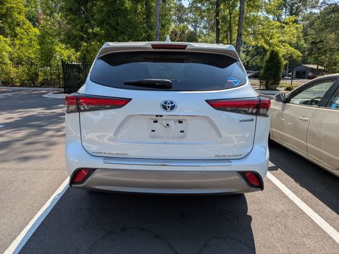 Used 2023 Toyota Highlander Platinum AWD/4WD image 6