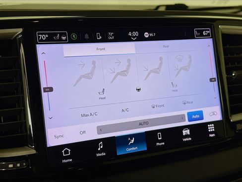 Used 2023 Chrysler Pacifica Touring-L image 17