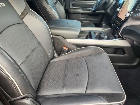 New 2025 RAM 2500 Laramie AWD/4WD image 14