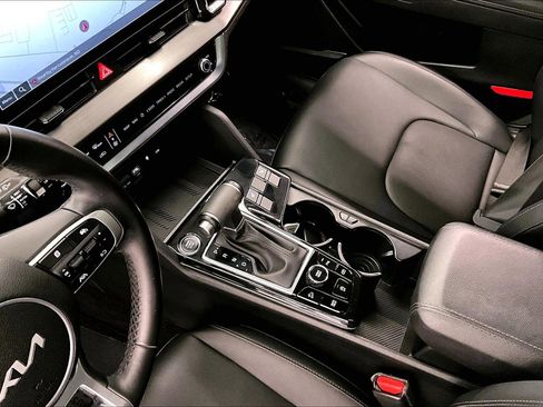 Used 2025 Kia Sportage EX w/ Premium Package FWD image 17