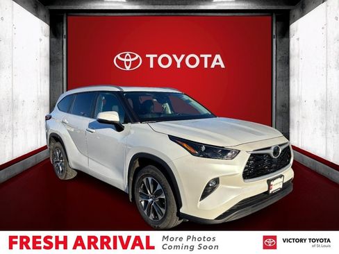 Used 2023 Toyota Highlander XLE image 1