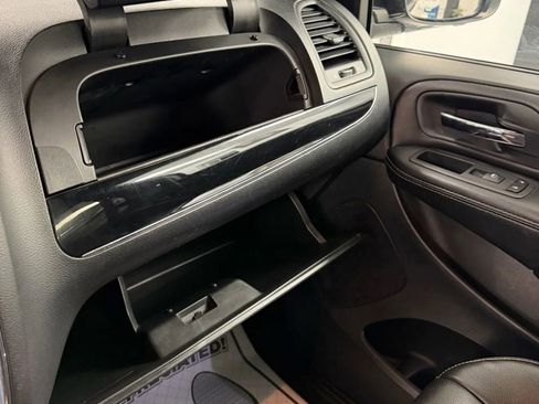 Used 2019 Dodge Grand Caravan SXT w/ Blacktop Package image 30