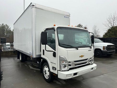 New 2025 Chevrolet Low Cab Forward image 19