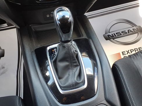 Used 2020 Nissan Rogue SV image 22