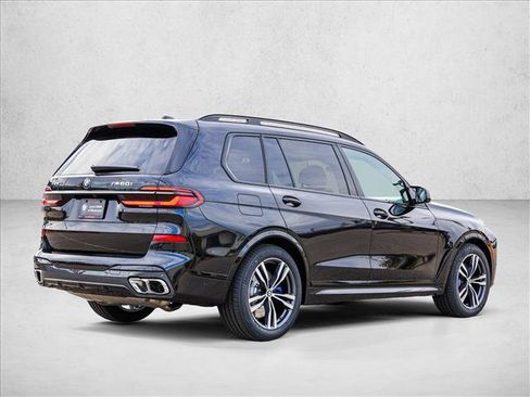 Used 2025 BMW X7 M60i image 5