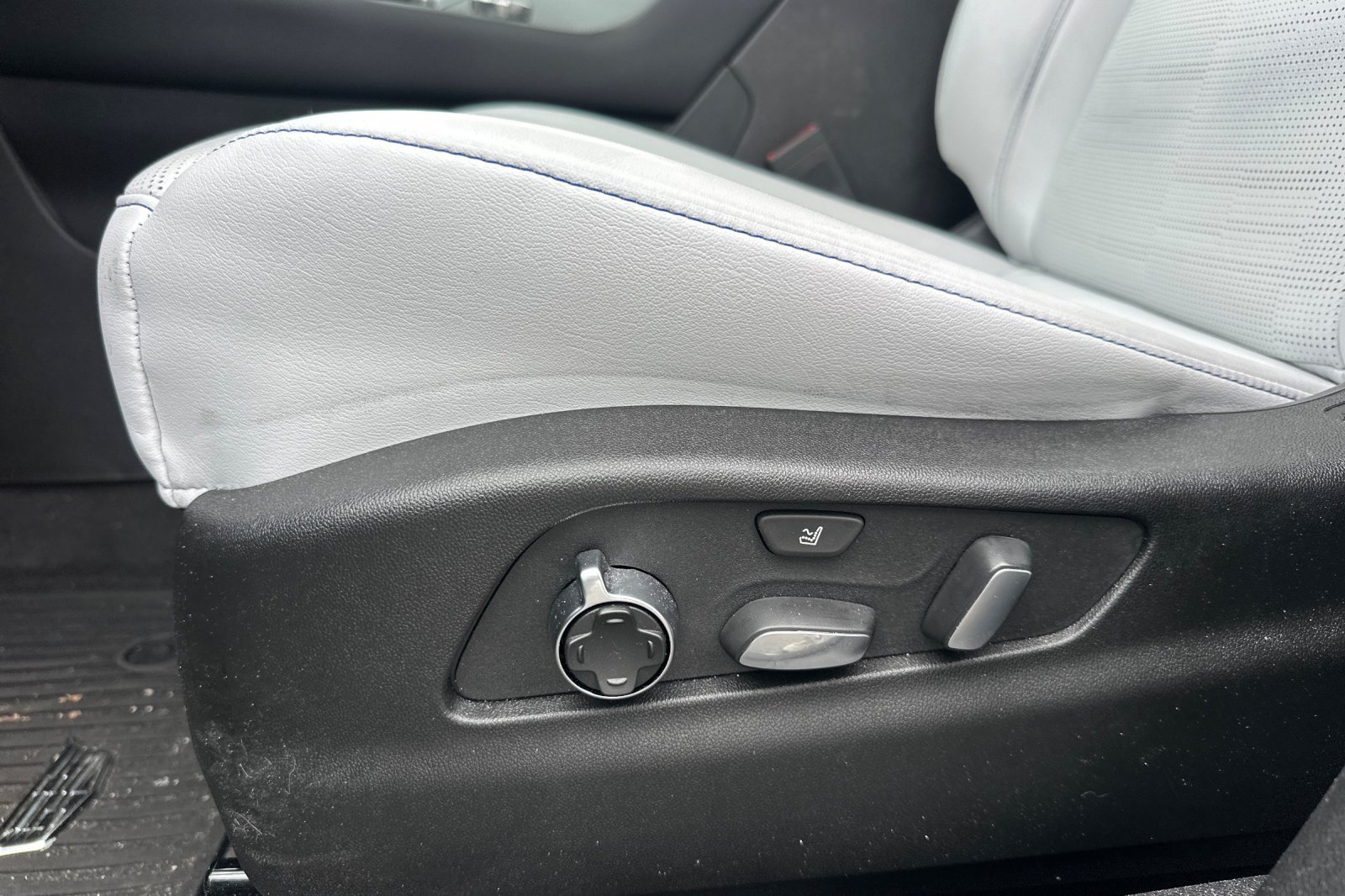 Used 2024 Cadillac XT4 Sport AWD/4WD image 14