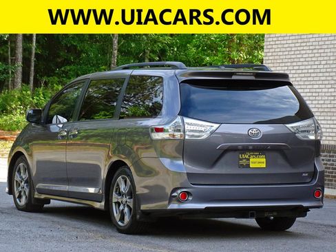 Used 2017 Toyota Sienna SE FWD image 7