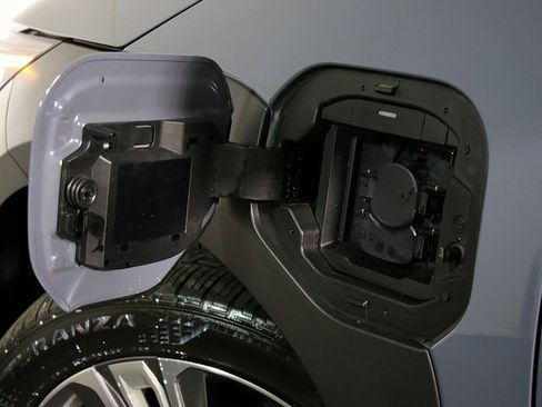 Used 2023 Subaru Solterra AWD image 12