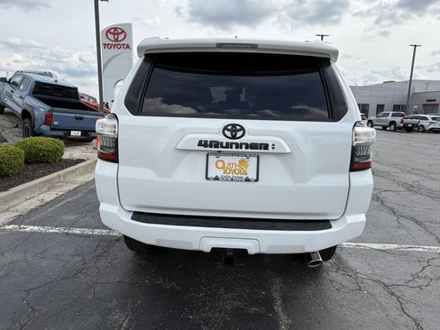 Certified 2021 Toyota 4Runner SR5 Premium AWD/4WD image 4