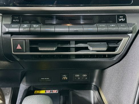 Used 2025 Toyota Camry LE image 23