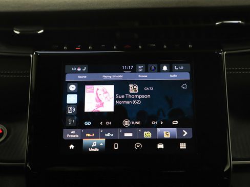 Used 2024 Jeep Grand Cherokee Altitude image 17