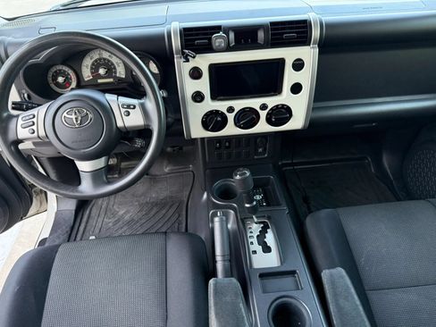 Used 2011 Toyota FJ Cruiser 2WD w/ Convenience Pkg image 12