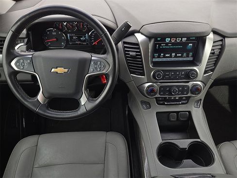 Used 2020 Chevrolet Suburban LT image 12