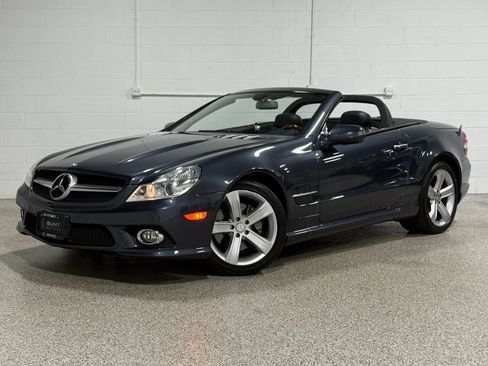 Used 2011 Mercedes-Benz SL 550 image 2