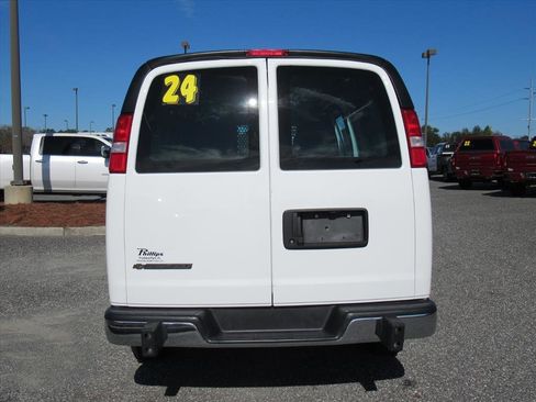 Used 2024 Chevrolet Express 2500 w/ Driver Convenience Package image 5