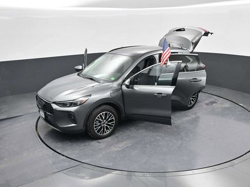 Used 2025 Ford Escape SE w/ PHEV Premium Package image 47