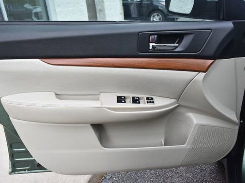 Used 2013 Subaru Outback 2.5i Limited w/ Moonroof Pkg AWD/4WD image 18