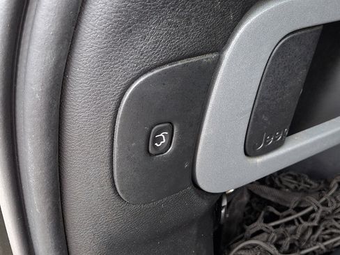 Used 2016 Jeep Cherokee 75th Anniversary AWD/4WD image 30