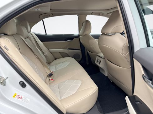 Used 2019 Toyota Camry XLE FWD image 19