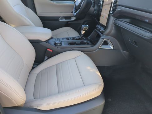 Used 2025 Ford Ranger Lariat w/ Trailer Tow Package image 18