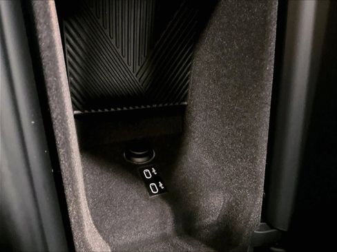 Used 2024 BMW 740i xDrive 740i xDrive image 27