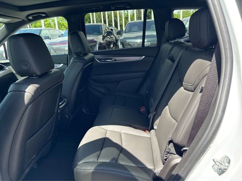 New 2025 Cadillac XT6 Luxury image 9