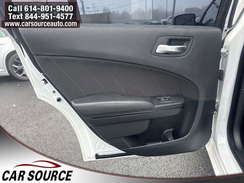 Used 2019 Dodge Charger SXT w/ Blacktop Package image 28