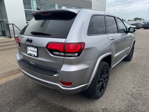 Used 2018 Jeep Grand Cherokee Altitude AWD/4WD image 38
