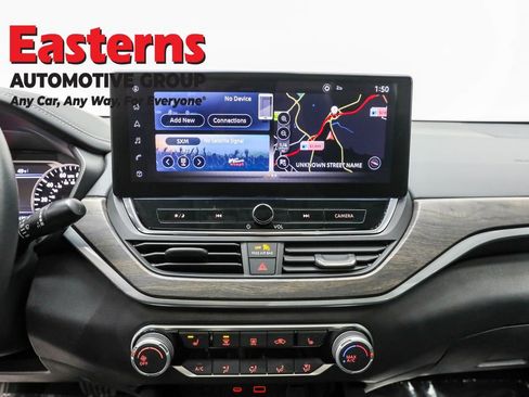 Used 2024 Nissan Altima 2.5 SV w/ SV Premium Package image 12